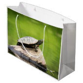 Schildschildpad op een logboek large cadeautasje (Achterkant Gekanteld)