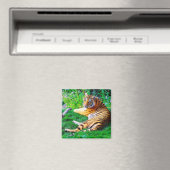 Schildslingertijger in het gras in het wild magneet (Insitu (Vaatwasser))