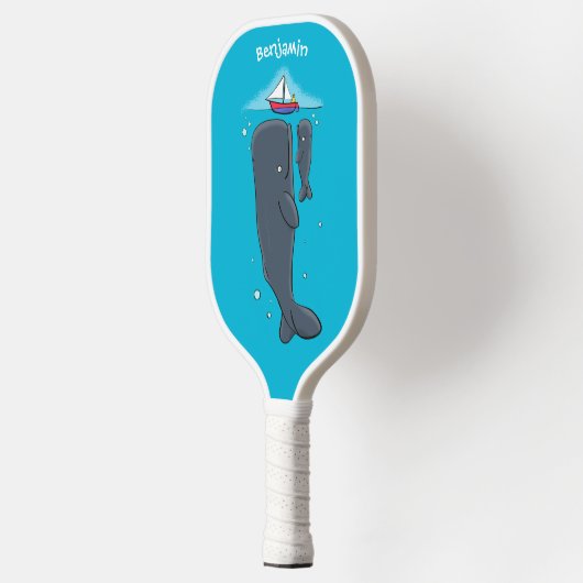 Schildwalvissen en cartoon van zeilboten pickleball paddle (Links)
