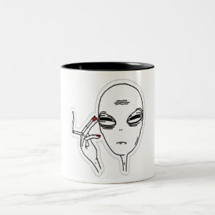 Schimmelig roken Alien met rode nagels Tweekleurige Koffiemok