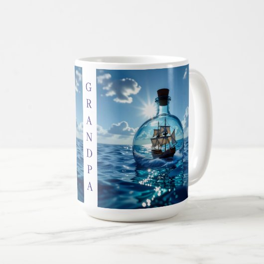 Schip in een fles drijvend op de oceaan koffiemok (Voorkant rechts)
