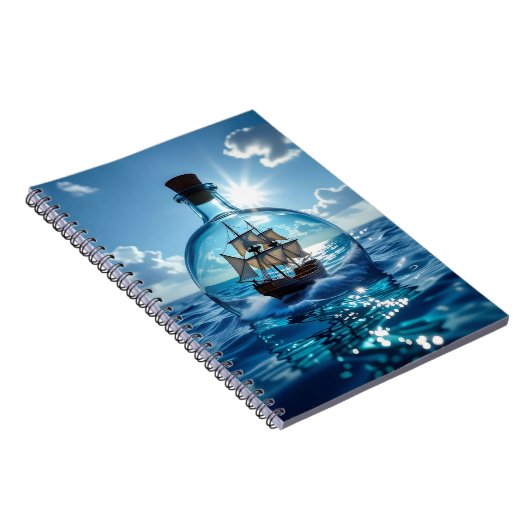 Schip in een fles drijvend op de oceaan notitieboek (Rechterzijde)