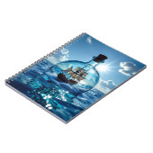 Schip in een fles drijvend op de oceaan notitieboek (Linkerzijde)