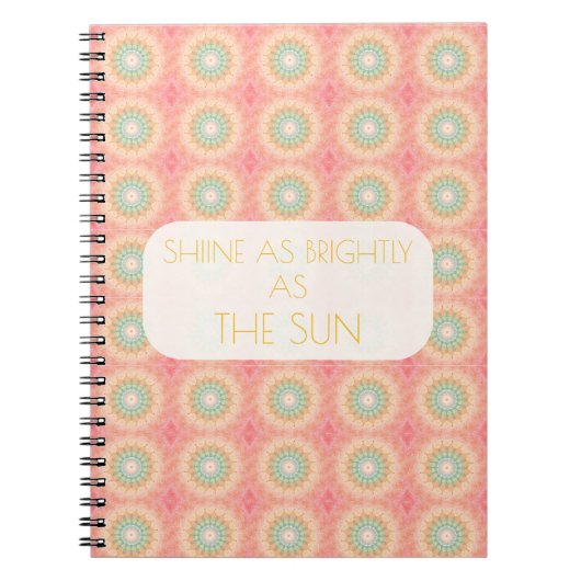 Schitter straal als de zon Positieve Quote Mandala Notitieboek (Voorkant)