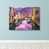 Schitterend kanaal met gebouwen en hoeken canvas afdruk (Insitu (Houten vloer))