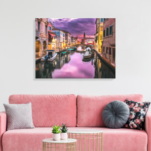 Schitterend kanaal met gebouwen en hoeken canvas afdruk