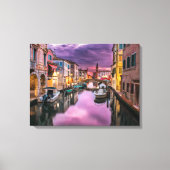 Schitterend kanaal met gebouwen en hoeken canvas afdruk (Voorkant)
