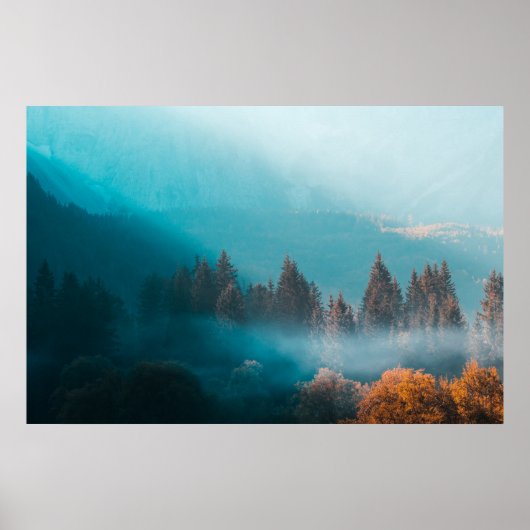 Schitterend licht op nevelig herfstbos poster (Voorkant)