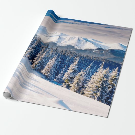 Schitterend winterlandschap met sneeuwbedekte bome cadeaupapier (Uitgerold)