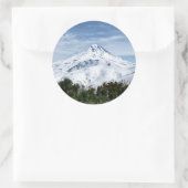 Schitterend winterlandschap, sneeuwkapje ronde sticker (Tas)