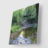 Schitterend zonlicht op de waterbergstroom vierkante klok (Hoek)