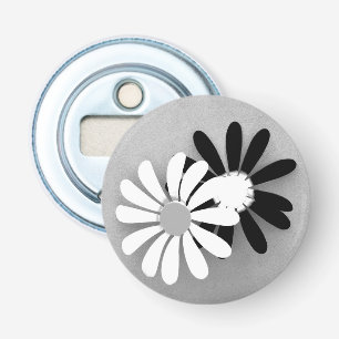Schitterend zonnebloemportret in zwart-wit button flesopener