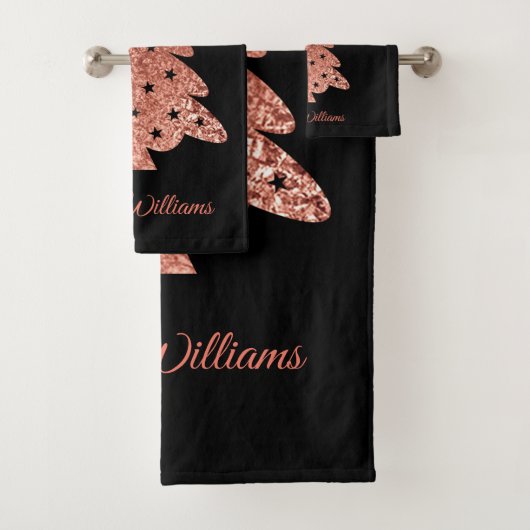 Schitterende feestdag rond de kerstboom, zwart en bad handdoek (Insitu)