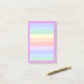 Schitterende regenboogachtergrond post-it® notes (Op bureau)
