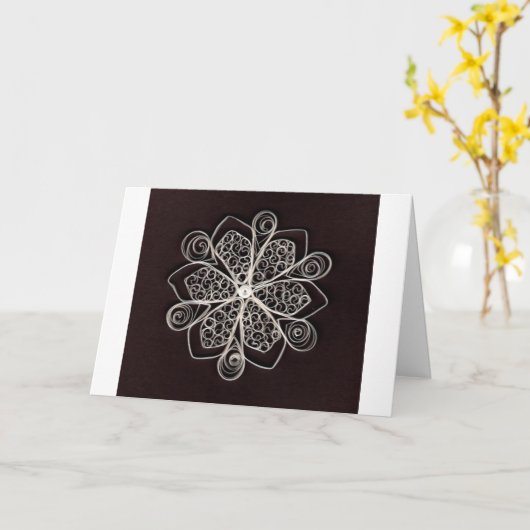 Schitterende witte, gekwelde Snowflake zwarte acht Kaart (Gele Bloem)