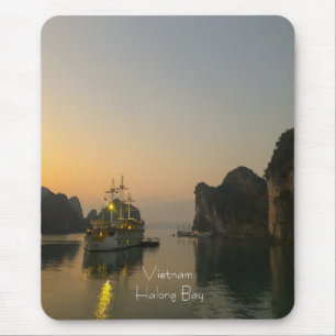 Schitterende zonsondergang in Halong Bay Vietnam H Muismat