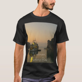 Schitterende zonsondergang in Halong Bay Vietnam H T-shirt