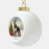 Schnauzer Dog in sneeuwkerst Keramische Bal Ornament (Rechts)