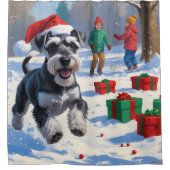 Schnauzer loopt in de sneeuw met kerst Pet Douchegordijn (Voorkant)