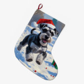 Schnauzer loopt in de sneeuw met kerst Pet Grote Kerstsok (Voorkant (Hangend))