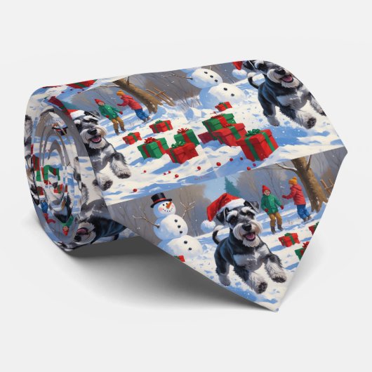 Schnauzer loopt in de sneeuw met kerst Pet Stropdas (Opgerold)