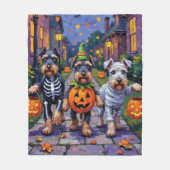 Schnauzer Trick-or-Treating in Halloween Costumes Fleece Deken (Voorkant)