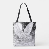 Schnee-Eule im Flug unter magischem Sternenhimmel Tote Bag (Achterkant)