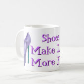 Schoenen maken het leven levendiger - paars koffiemok (Voorkant links)