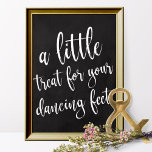 Schoenen met dansende schoenen, bord 8 x 10 x 10 poster<br><div class="desc">Een elegant teken van de snijrand bruiloft,  kenmerkt de tekst "Een beetje behandelt voor uw dansende voeten"in een geëxtrudeerde manuscriptdoopvont,  voegt de borsteltextuur een spontaan en playful gevoel toe. De achtergrondkleur kan aan uw behoeften en voorkeuren worden aangepast. Neem contact met mij op als u een speciaal verzoek hebt.</div>