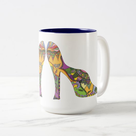 schoenen op een mok (Voorkant rechts)