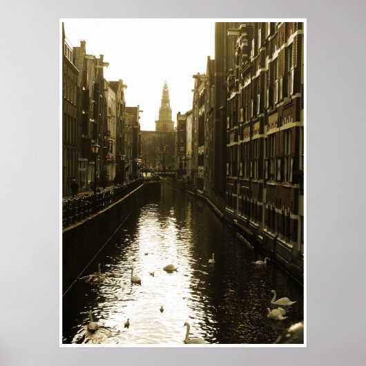 Schoenen op het kanaal van Amsterdam op het Poster (Voorkant)