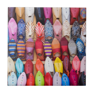 Schoenen tentoongesteld in een winkel in de souks tegeltje