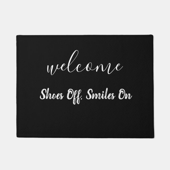 Schoenen uit, glimlacht aan deurmat (Voorkant)
