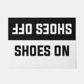 Schoenen van schoenen aan deurmat (Voorkant)