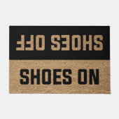 Schoenen van schoenen aan deurmat (Voorkant)