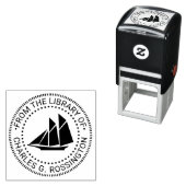 Schoener zeilboot nautische bibliotheek boeknaam  zelfinktende stempel (In situ)