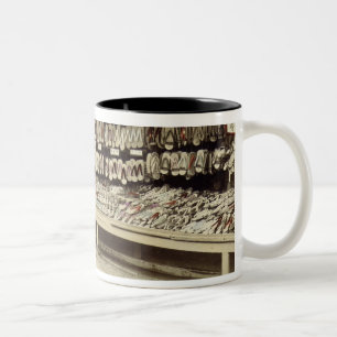 Schoenwinkel in Kyoto, c.1890 (foto met handkleur) Tweekleurige Koffiemok