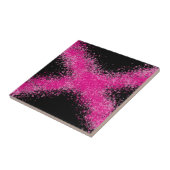 Schokkende roze glinsterende confettikruis op zwar tegeltje (Zijkant)