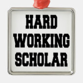 Scholar Metalen Ornament (Voorkant)