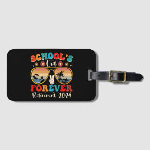 Scholen uit voor altijd gepensioneerde leraar laat bagagelabel