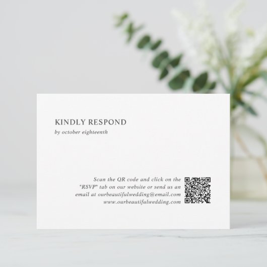Schone zwart-wit QR Code Moderne bruiloft RSVP Kaartje (Staand voorkant)