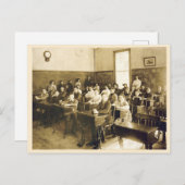 School Classroom met studenten aan de bureaus Briefkaart (Voorkant / Achterkant)