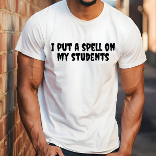 School Halloween humor docent zwarte typografie T-shirt