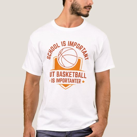 School is belangrijk, maar Basketball is belangrij T-shirt (Voorkant)