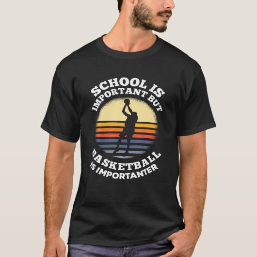School is belangrijk, maar Basketball is belangrij T-shirt (Voorkant)