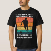 School is belangrijk, maar Football is belangrijk T-shirt (Voorkant)