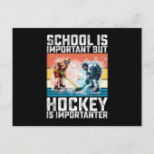 School is belangrijk, maar Hockey is belangrijk Briefkaart (Voorkant)