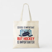 School is belangrijk, maar Hockey is belangrijk Tote Bag (Achterkant)