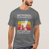 School is belangrijk, maar jagen is belangrijk T-s T-shirt (Voorkant)