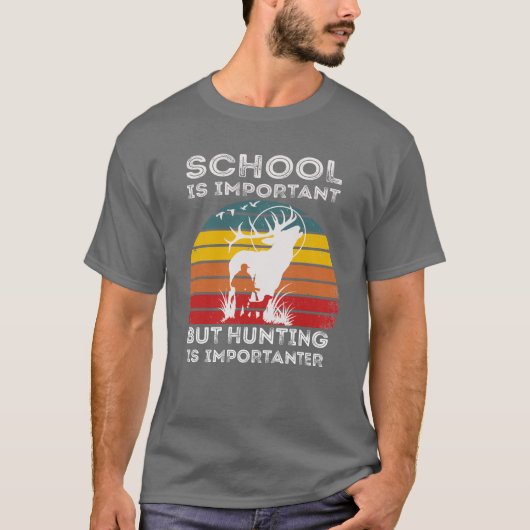 School is belangrijk, maar jagen is belangrijk T-s T-shirt (Voorkant)